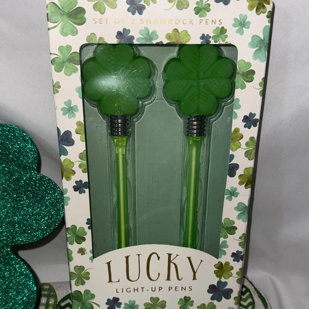 St Patrick’s Day Bundle Sparkly 4X6 wooden frame & 2 Pk Light up pens